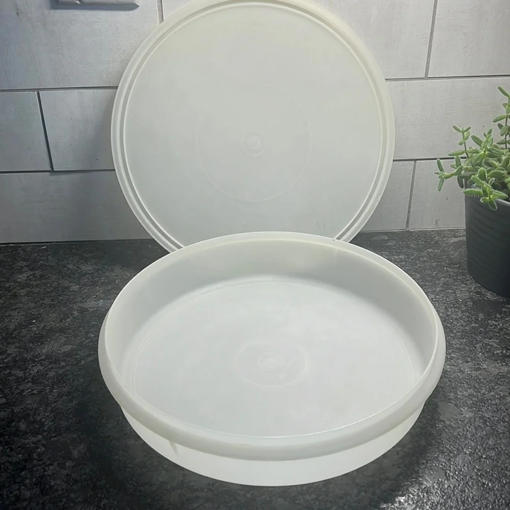 Vintage Tupperware pie keeper In very good condition pies, doughnuts, bagels
